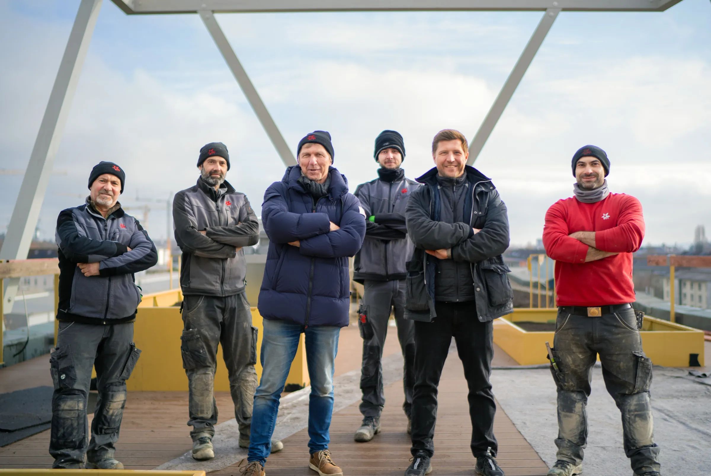 Das Team von Steidle Gartenanlagen auf einer Dachterrasse
